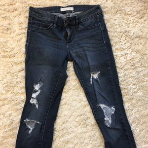 Bullhead skinny jeans with distressed knees